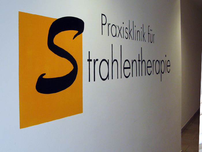 Corporate Design. Beschilderung für die Praxisklinik für Stahlentherapie, Nürnberg